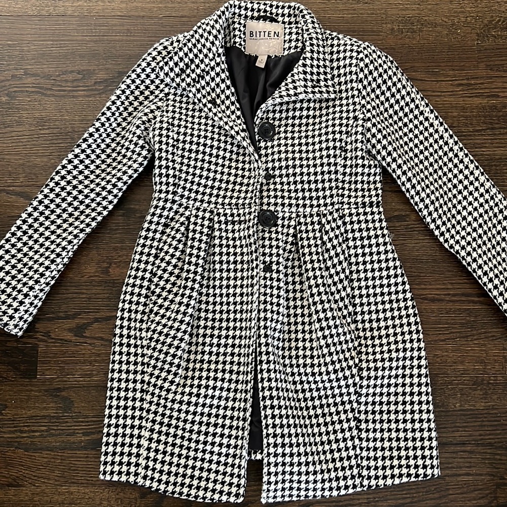 Bitten by Sara Jessica Parker houndstooth pattern pea coat size small.